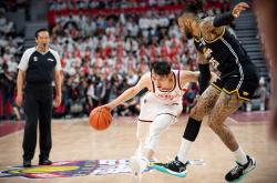 冲刺阶段体能课后，上海久事绝杀压哨备战NBA季后赛，质疑声仍在，轮换策略成焦点的简单介绍